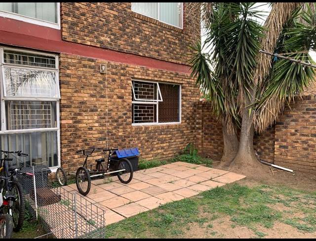 3 BEDROOM APARTMENT FOR SALE IN VANDERBIJLPARK SW 1